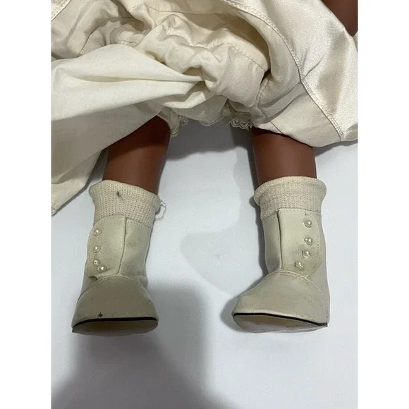 Gay Boassy 1999 Halle #1201 Porcelain African American Tender Toddlers 22